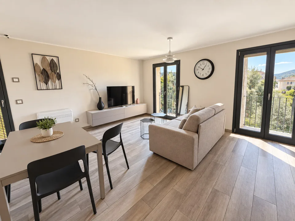 GRAVESANO – Appartement moderne 2.5 pièces, meublé et prêt à vivre