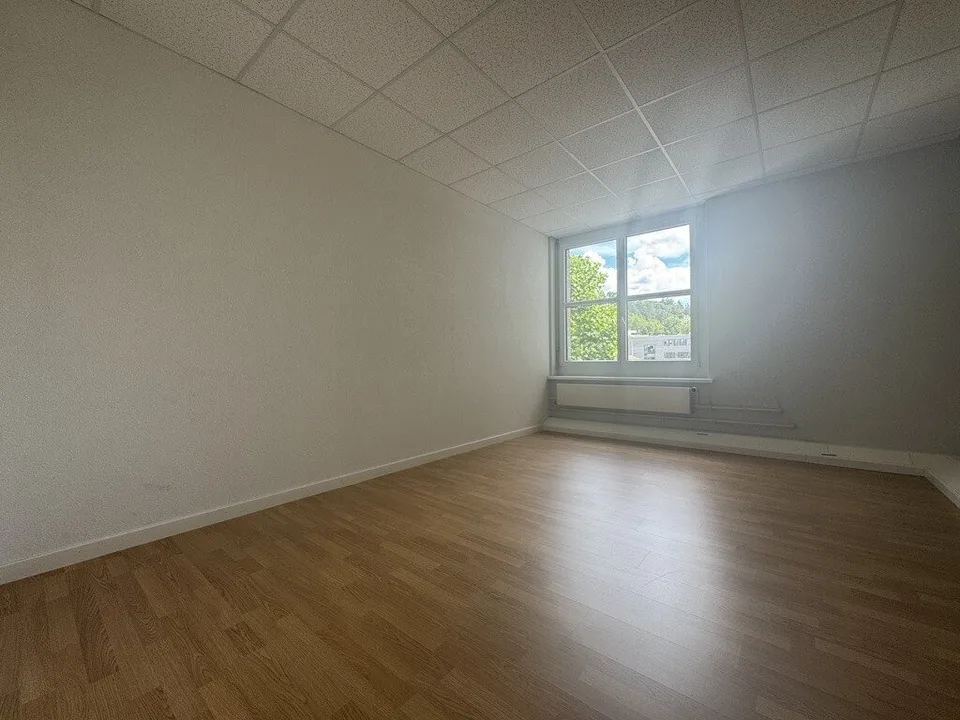 Versatile commercial space - ideal for practice, massage or office – photo 6 of 6