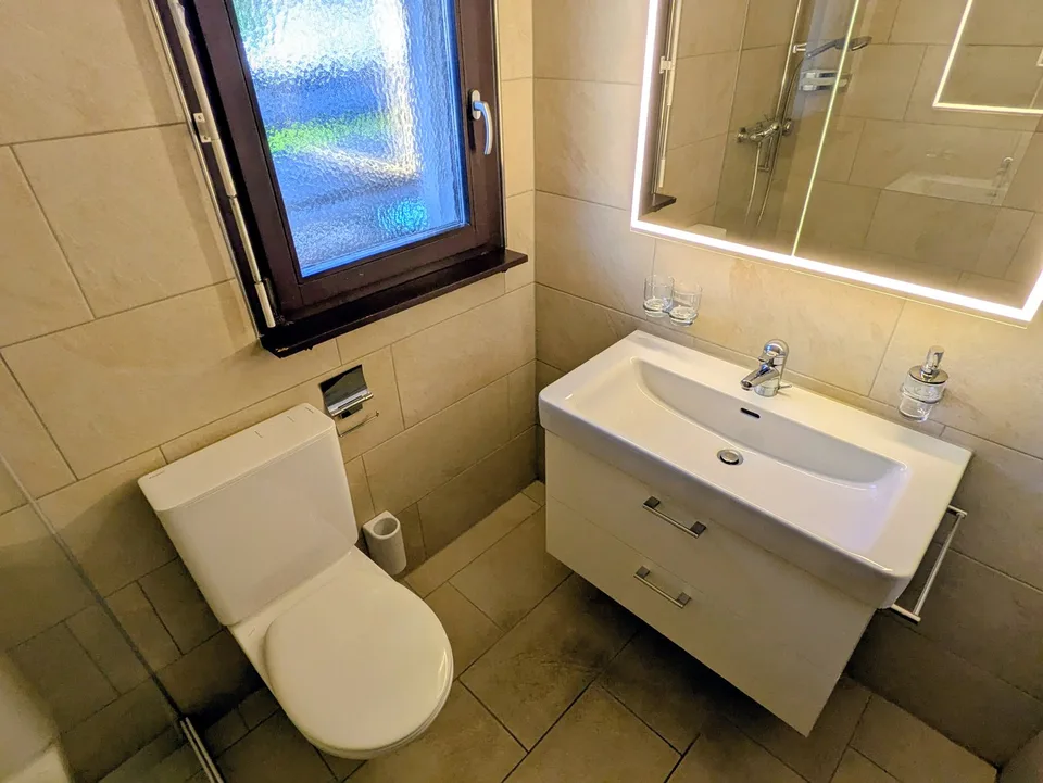 Appartamento ristrutturato di 4 locali con piscina/sauna comune e garage a Dotzigen – foto 8 di 17