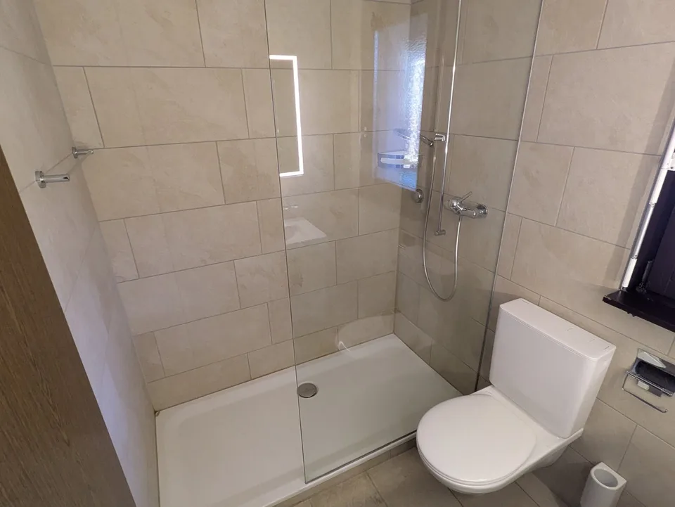 Appartamento ristrutturato di 4 locali con piscina/sauna comune e garage a Dotzigen – foto 7 di 17