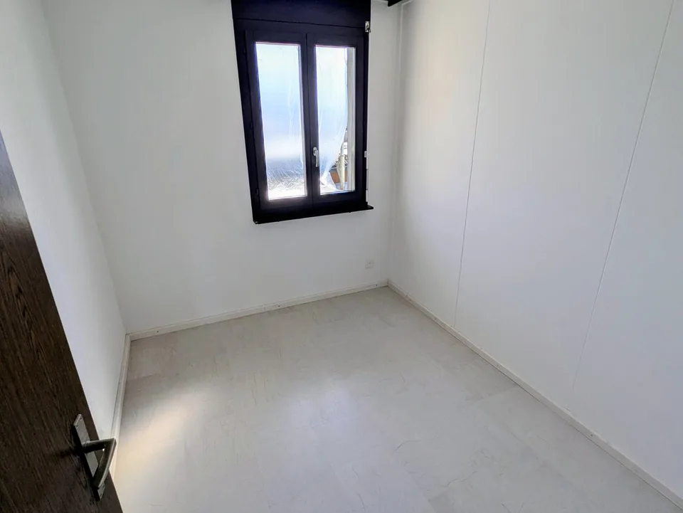 Appartamento ristrutturato di 4 locali con piscina/sauna comune e garage a Dotzigen – foto 10 di 17