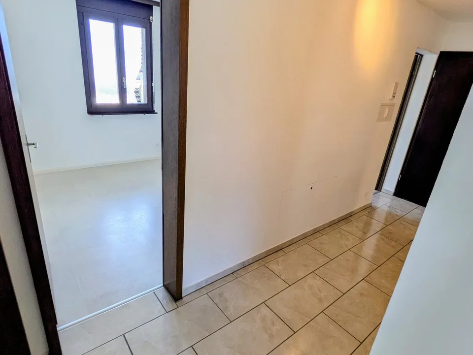 Appartamento ristrutturato di 4 locali con piscina/sauna comune e garage a Dotzigen – foto 12 di 17