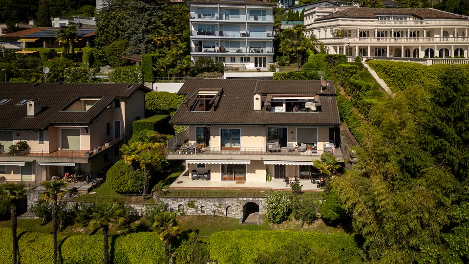 Attico mansardato con vista lago dominante – photo 4 sur 13