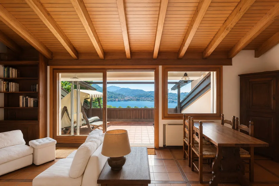 Attico mansardato con vista lago dominante – photo 6 sur 13