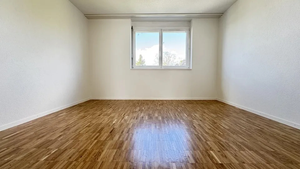 Spacious 4.5 room apartment in top location on the 3rd floor right