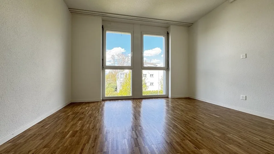 Spacious 4.5 room apartment in top location on the 3rd floor right