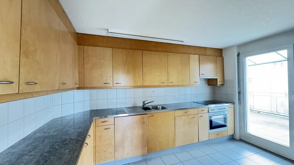Spacious 4.5 room apartment in top location on the 3rd floor right