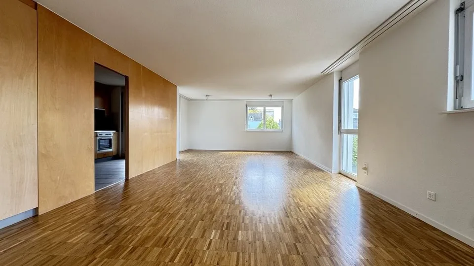 Spacious 4.5 room apartment in top location on the 3rd floor right