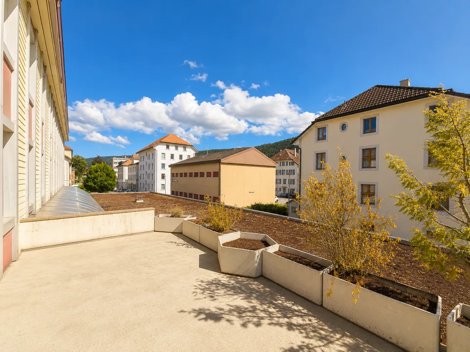 Geräumige 4,5-Zimmer-Wohnung mit Terrasse und Aufzug im Zentrum von Fleurier – Foto 5 von 15