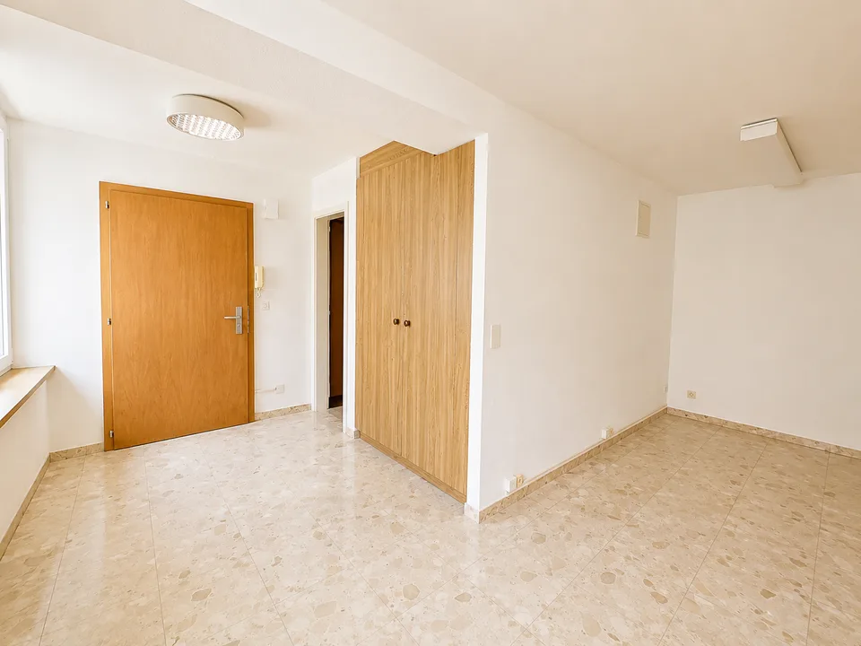 Geräumige 4,5-Zimmer-Wohnung mit Terrasse und Aufzug im Zentrum von Fleurier – Foto 13 von 15