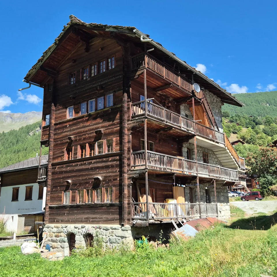Teilweise renovierte Wohnung in einem charmanten Dorfhaus - Les Haudères – Foto 4 von 13
