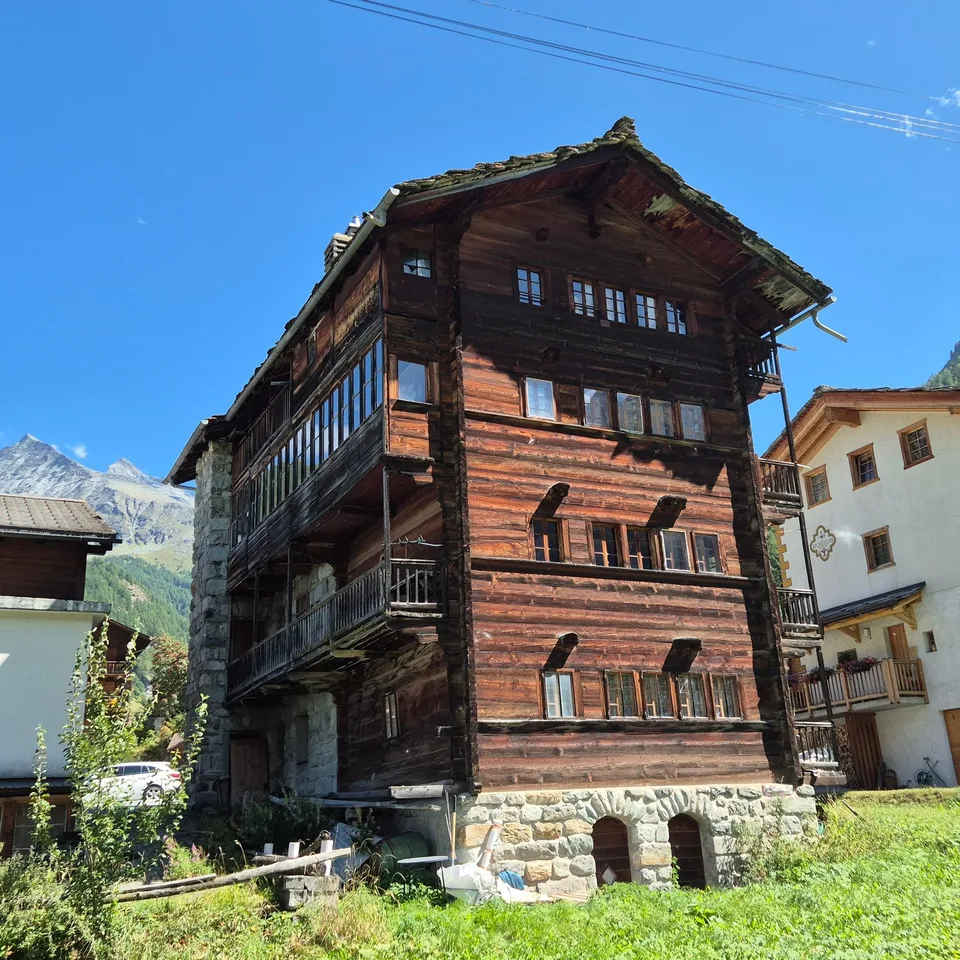 Teilweise renovierte Wohnung in einem charmanten Dorfhaus - Les Haudères – Foto 3 von 13