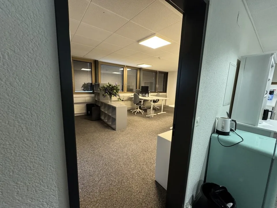 Helle und grosszügige Bürofläche an zentraler Top-Lage in Burgdorf – Foto 5 von 8