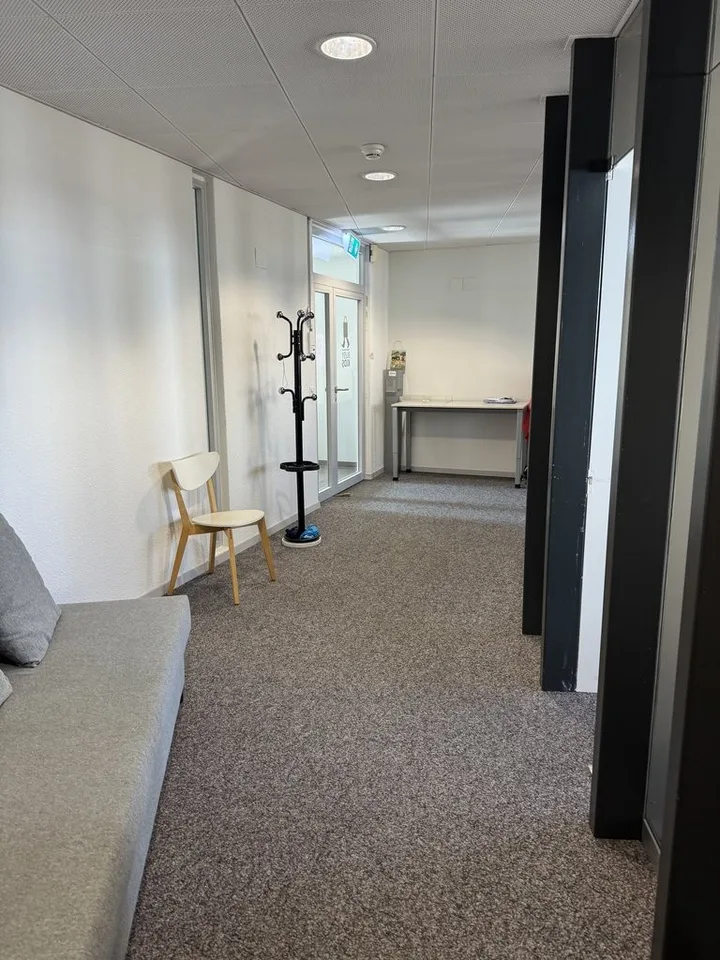 Helle und grosszügige Bürofläche an zentraler Top-Lage in Burgdorf – Foto 2 von 8