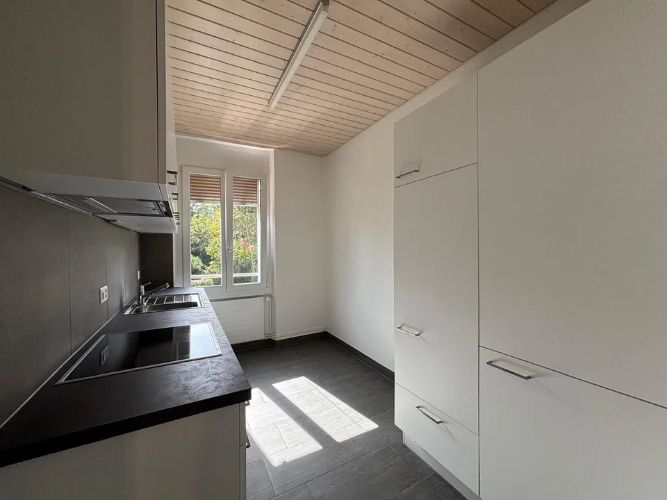 Affascinante appartamento di 3 locali in Nelkenstrasse 4, Biel – foto 4 di 8