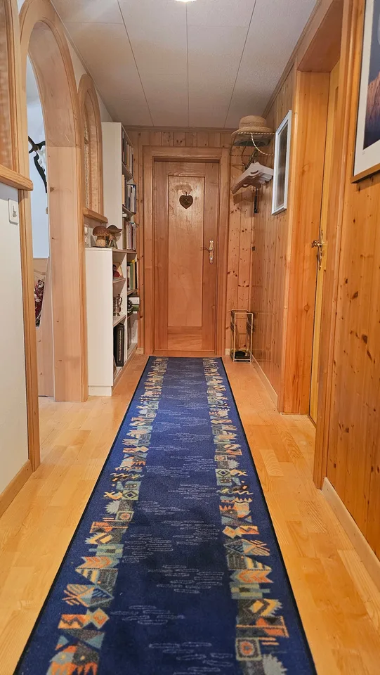 Charmante 2.5-Zimmer-Dachwohnung in Trun – Foto 11 von 13