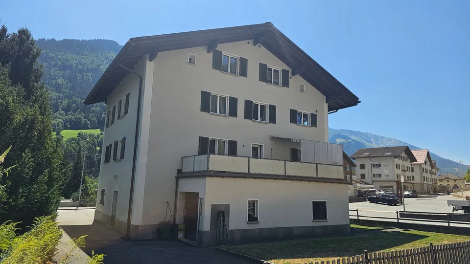 Charmante 2.5-Zimmer-Dachwohnung in Trun – Foto 13 von 13