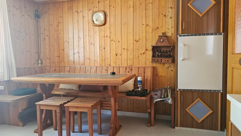 Charmante 2.5-Zimmer-Dachwohnung in Trun – Foto 8 von 13