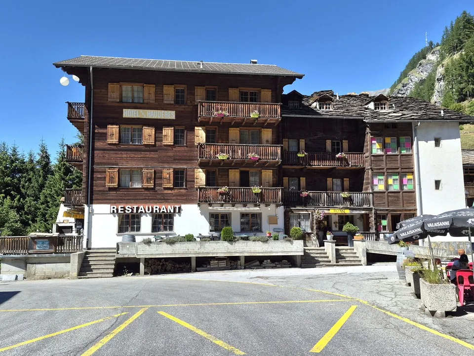 Hotel zur Verkauf – Place de la Poste, Les Haudères – Foto 2 von 6