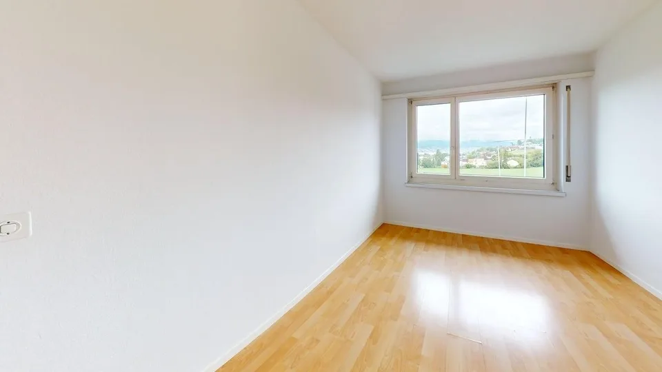 Bright 4-room apartment on the 2nd floor, quiet living in Uetikon am See | TEMPORARY