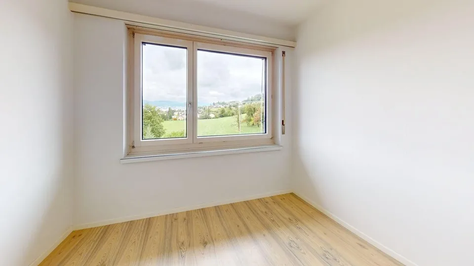 Bright 4-room apartment on the 2nd floor, quiet living in Uetikon am See | TEMPORARY