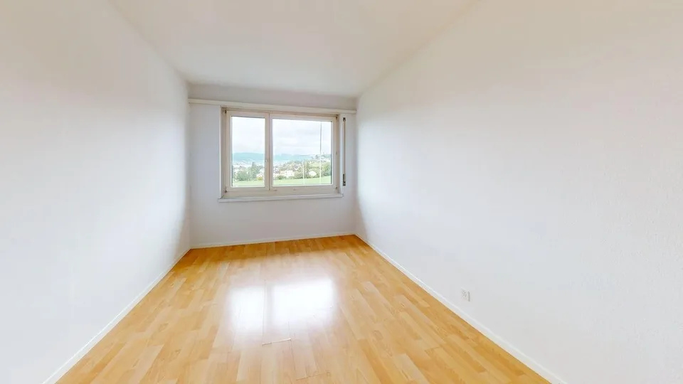 Bright 4-room apartment on the 2nd floor, quiet living in Uetikon am See | TEMPORARY