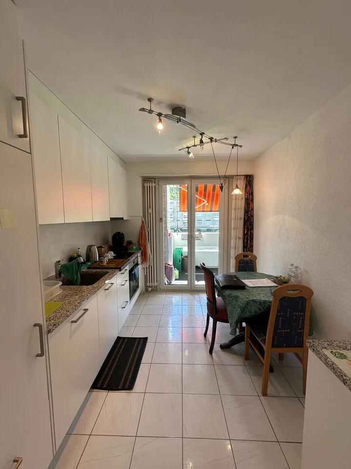 Helle 4.5-Zimmer-Wohnung mit Balkon an ruhiger Lage in Therwil – Foto 8 von 12