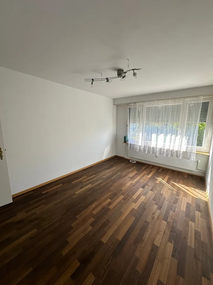 Helle 4.5-Zimmer-Wohnung mit Balkon an ruhiger Lage in Therwil – Foto 4 von 12