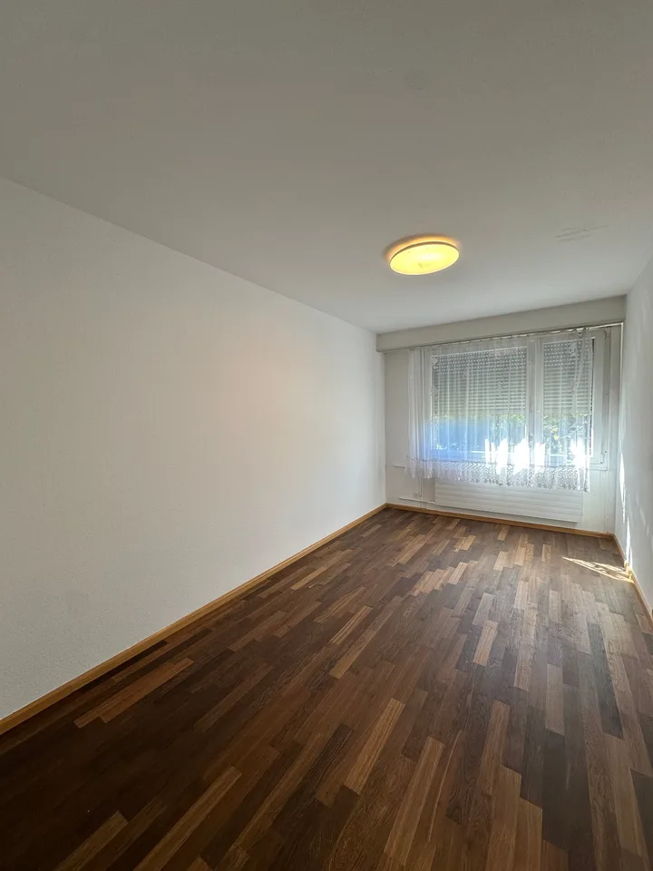 Helle 4.5-Zimmer-Wohnung mit Balkon an ruhiger Lage in Therwil – Foto 3 von 12