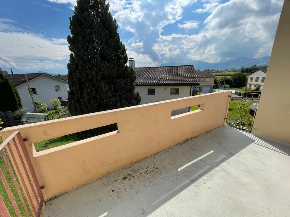 Bright 4-room apartment with balcony and mountain view in Rebstein