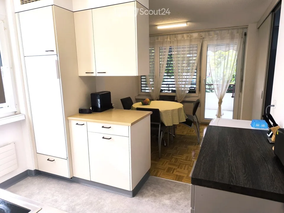 Helle, grosszügige 3.5-Zimmer-Wohnung mit Balkon an Top-Lage