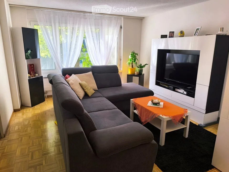 Helle, grosszügige 3.5-Zimmer-Wohnung mit Balkon an Top-Lage