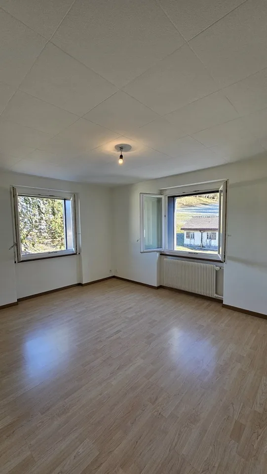 05744 - 4½-Zimmer-Wohnung 1. Miete netto angeboten - Grand-Rue 30 - Les Brenets
