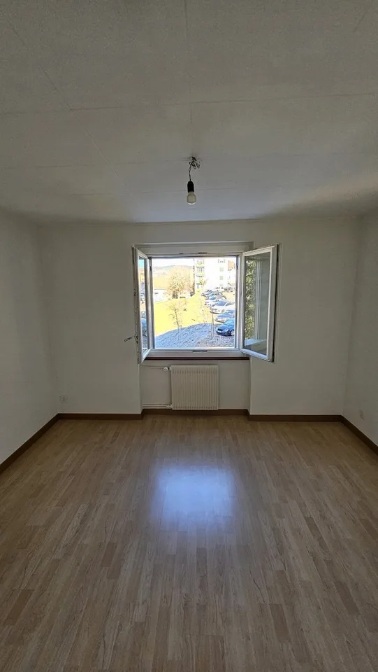 05744 - 4½-Zimmer-Wohnung 1. Miete netto angeboten - Grand-Rue 30 - Les Brenets