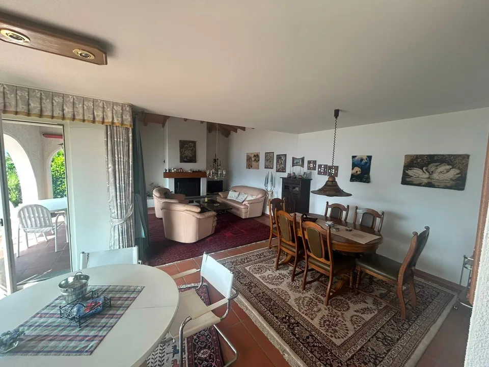 Incantevole casa unifamiliare ad Orselina con piscina e vista panoramica – foto 5 di 17