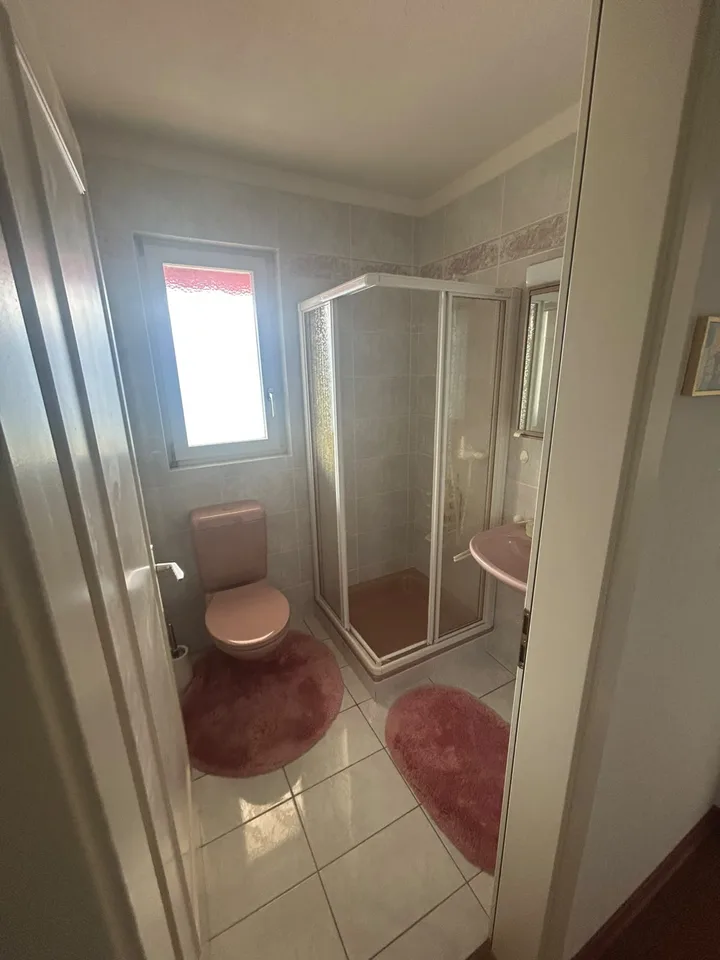 Incantevole casa unifamiliare ad Orselina con piscina e vista panoramica – foto 13 di 17