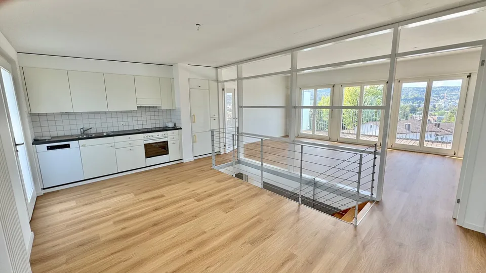 Grosszügige 4.5-Zimmer-Maisonettewohnung in Oberengstringen – sofort verfügbar!