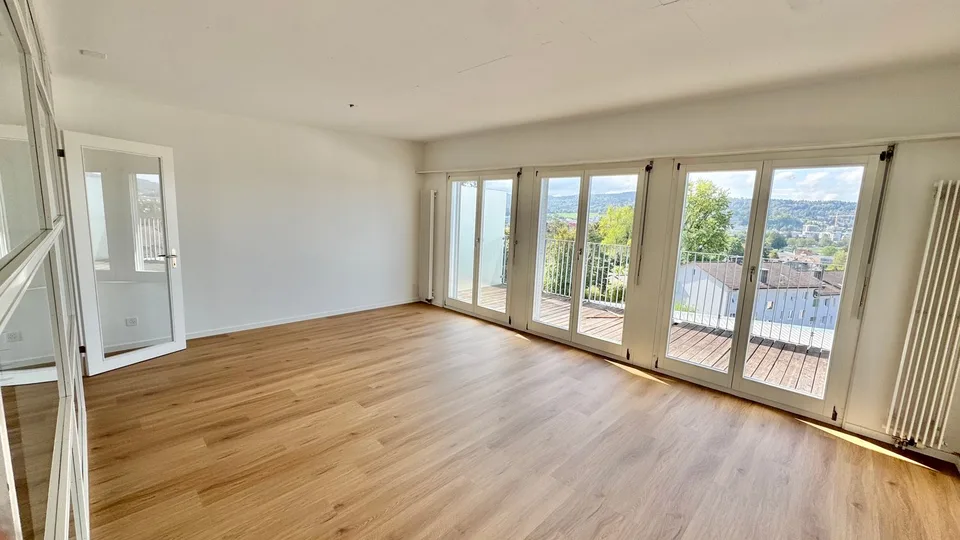 Grosszügige 4.5-Zimmer-Maisonettewohnung in Oberengstringen – sofort verfügbar!