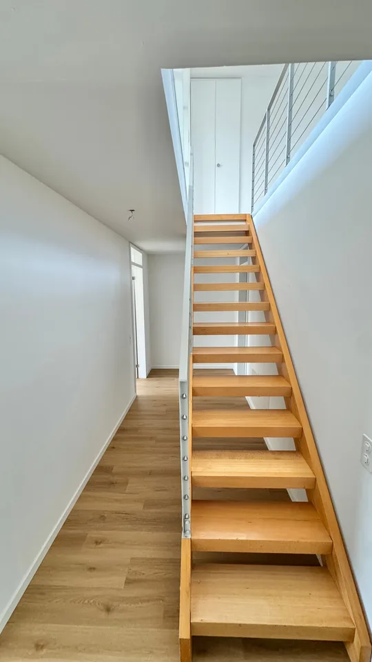 Grosszügige 4.5-Zimmer-Maisonettewohnung in Oberengstringen – sofort verfügbar!