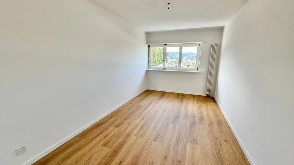 Grosszügige 4.5-Zimmer-Maisonettewohnung in Oberengstringen – sofort verfügbar!
