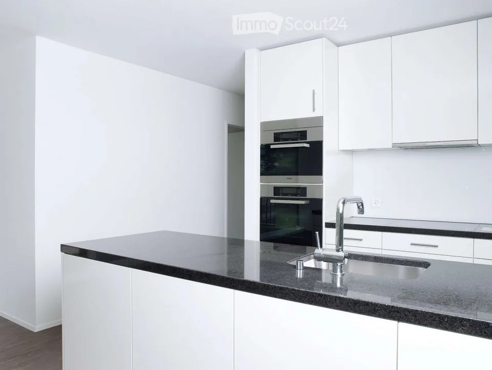 Geräumige, helle 120 m² 4.5-Zimmer-Wohnung in Zollikerberg