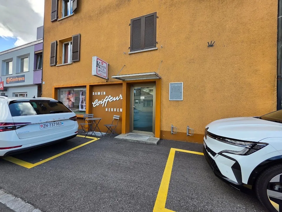 Locale commerciale attraente per parrucchiere o dettagliante in affitto! – foto 10 di 10