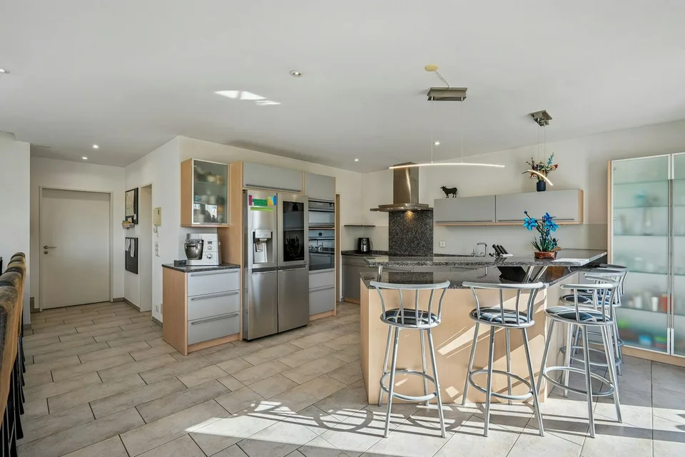 Casa unifamiliare di 5,5 locali in una posizione elevata e molto richiesta con dintorni – foto 11 di 13