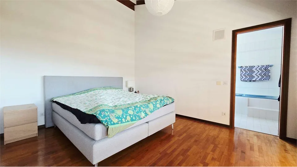 Villa mit Prestige, Privatsphäre, Garten, Möglichkeit für Swimmingpool – Foto 9 von 13