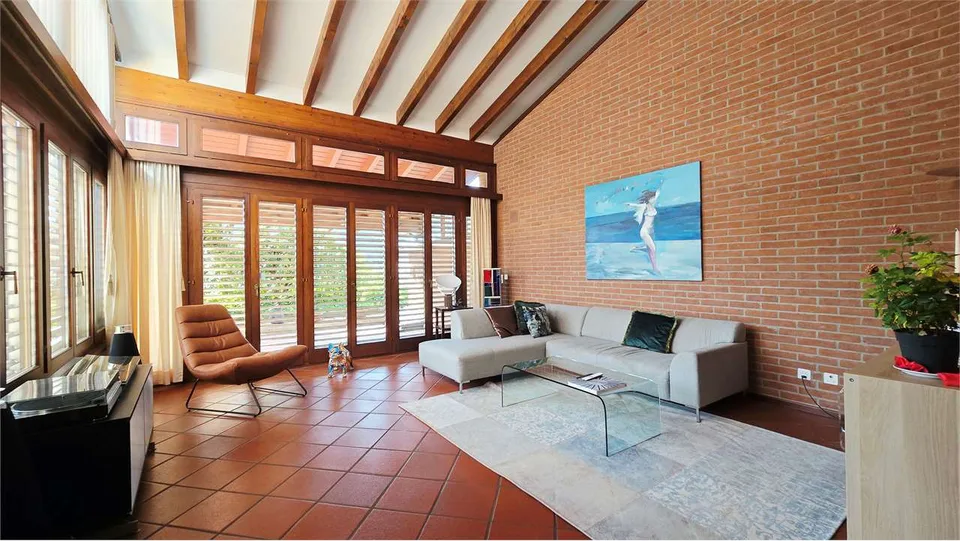 Villa mit Prestige, Privatsphäre, Garten, Möglichkeit für Swimmingpool – Foto 2 von 13
