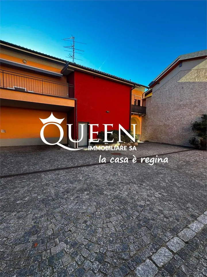 Stabio: appartement lumineux 2.5 pièces dans une cour caractéristique