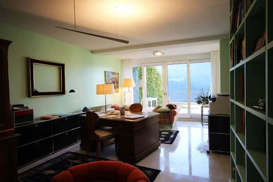 Appartement spacieux avec vue sur le lac et jardin dans une résidence avec piscine – photo 5 sur 12
