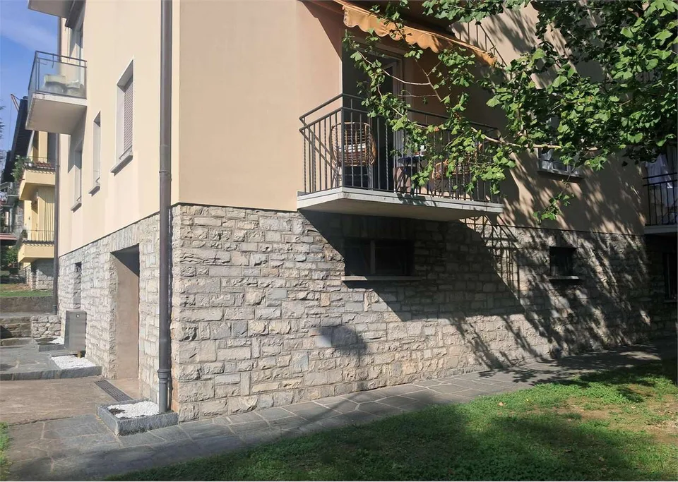Geräumige Wohnung in kleiner Umgebung mit großem Gemeinschaftsgarten – Foto 9 von 10