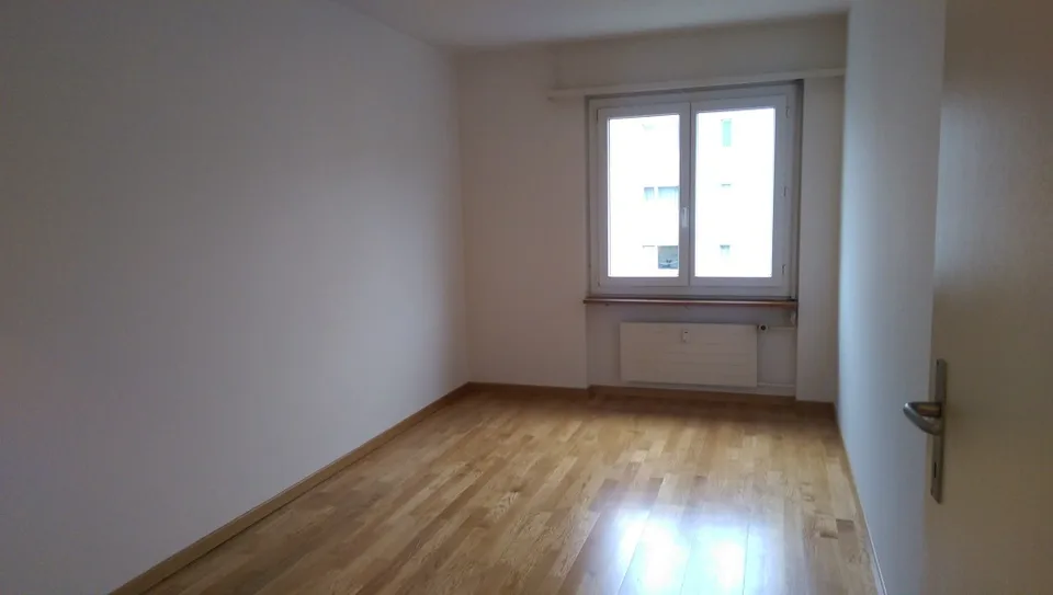 Appartamento soleggiato di 3 locali con balcone e ascensore