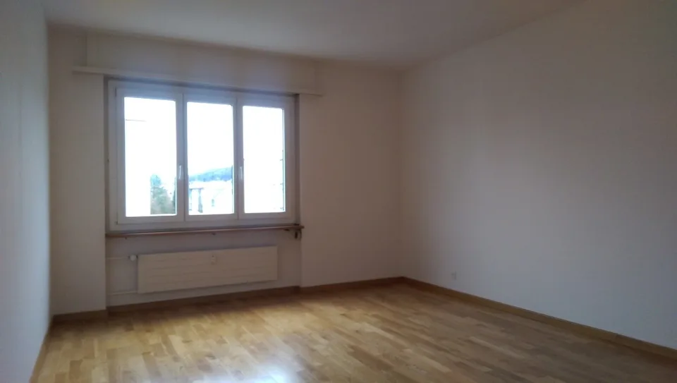 Appartamento soleggiato di 3 locali con balcone e ascensore